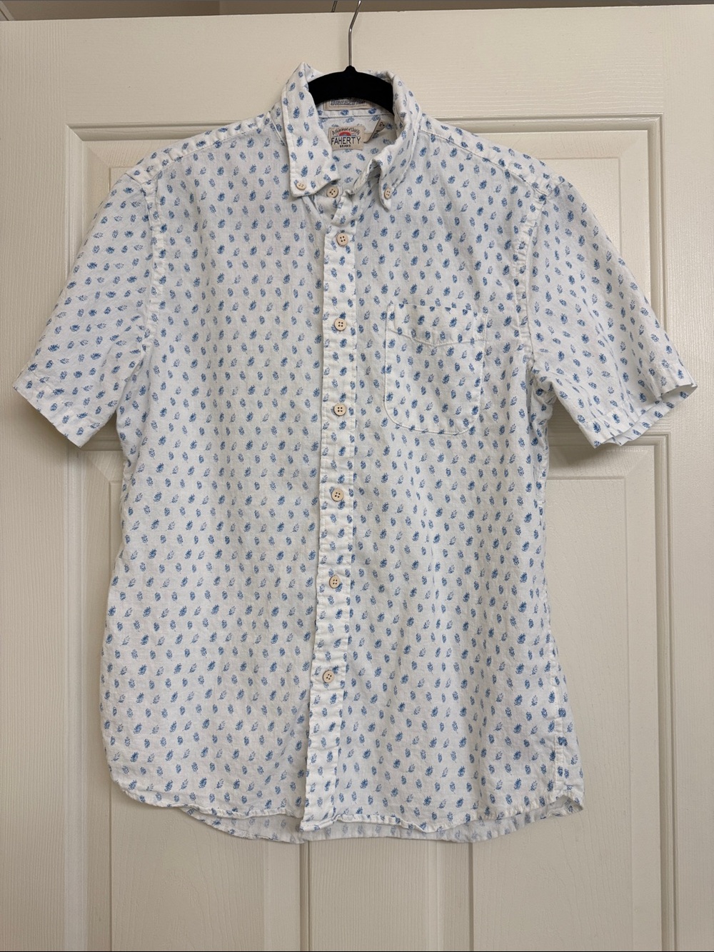 Faherty White Short-Sleeve Button-Down with Blue Leaf Print